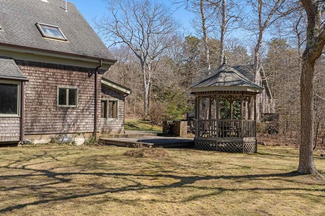 24 Beetle Swamp Rd, Edgartown, MA 02539
