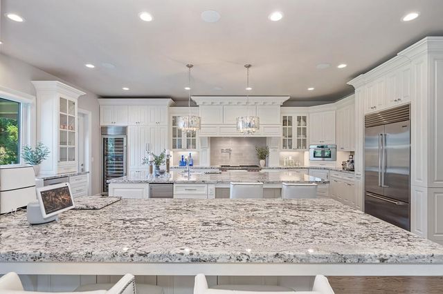 2363 Clubhouse Dr, Rocklin, CA 95765