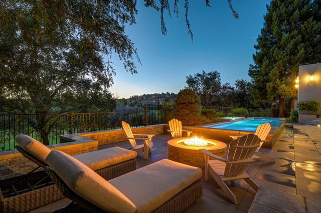 2363 Clubhouse Dr, Rocklin, CA 95765
