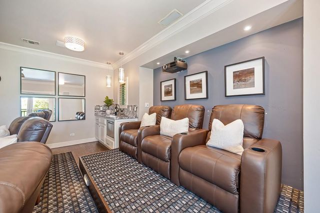 2363 Clubhouse Dr, Rocklin, CA 95765