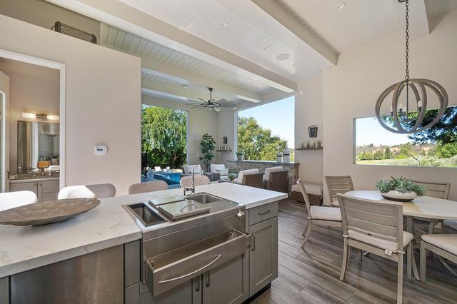 2363 Clubhouse Dr, Rocklin, CA 95765