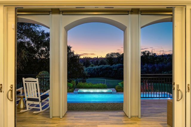 2363 Clubhouse Dr, Rocklin, CA 95765