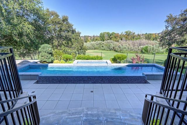 2363 Clubhouse Dr, Rocklin, CA 95765