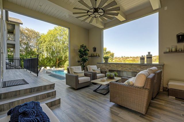 2363 Clubhouse Dr, Rocklin, CA 95765