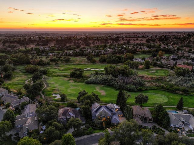 2363 Clubhouse Dr, Rocklin, CA 95765
