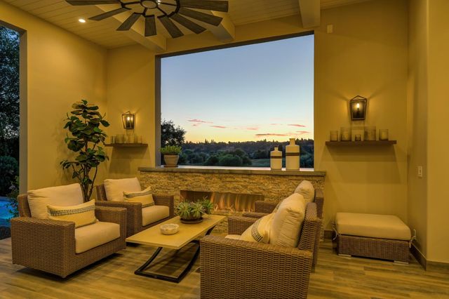 2363 Clubhouse Dr, Rocklin, CA 95765