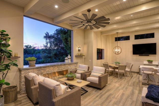 2363 Clubhouse Dr, Rocklin, CA 95765
