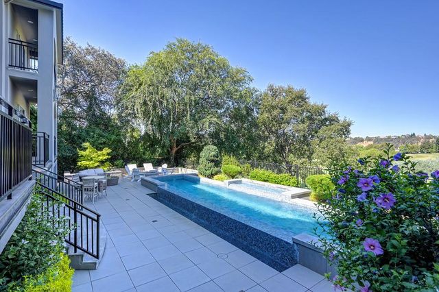 2363 Clubhouse Dr, Rocklin, CA 95765