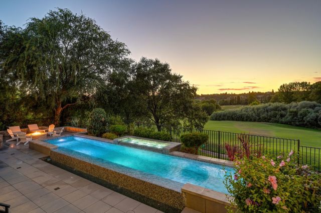 2363 Clubhouse Dr, Rocklin, CA 95765