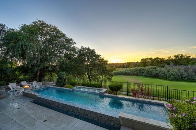 2363 Clubhouse Dr, Rocklin, CA 95765