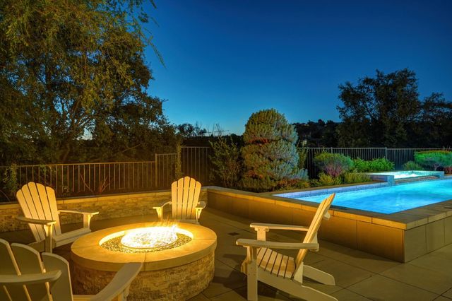 2363 Clubhouse Dr, Rocklin, CA 95765