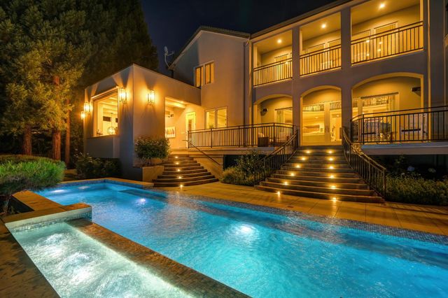 2363 Clubhouse Dr, Rocklin, CA 95765