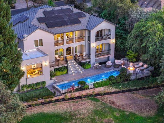 2363 Clubhouse Dr, Rocklin, CA 95765