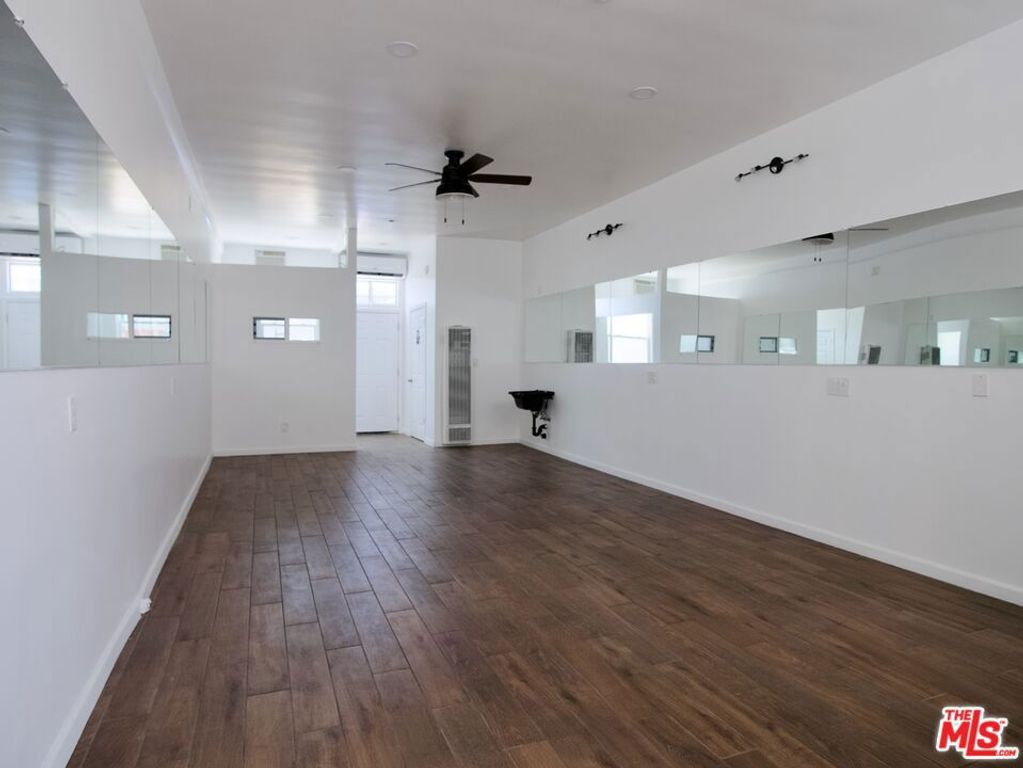8005 S Van Ness Avenue, Inglewood, CA 90305 — photo 3