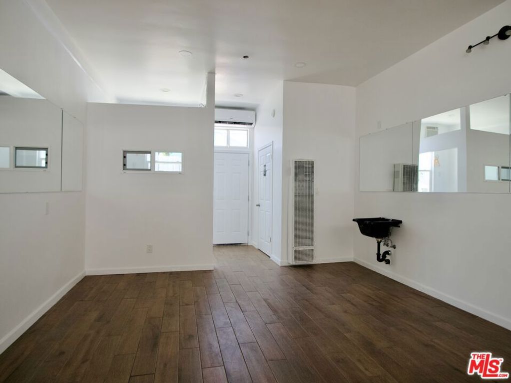 8005 S Van Ness Avenue, Inglewood, CA 90305 — photo 5