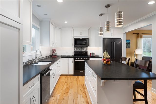 208 S Birchwood Drive, Naperville, IL 60540