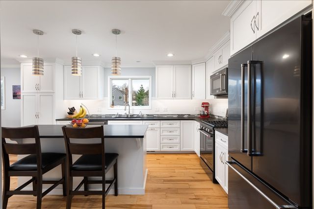 208 S Birchwood Drive, Naperville, IL 60540