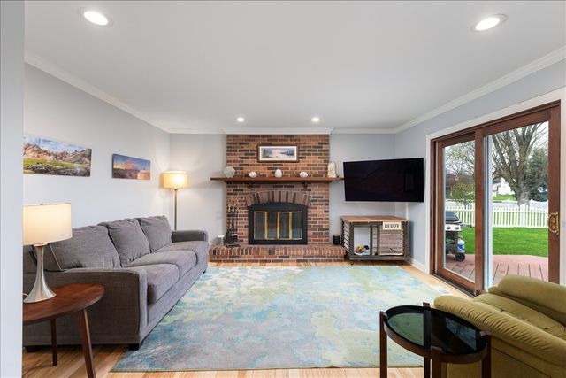 208 S Birchwood Drive, Naperville, IL 60540