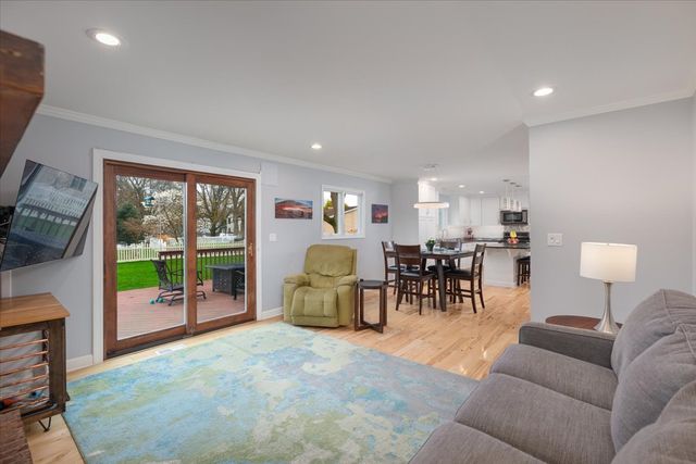 208 S Birchwood Drive, Naperville, IL 60540