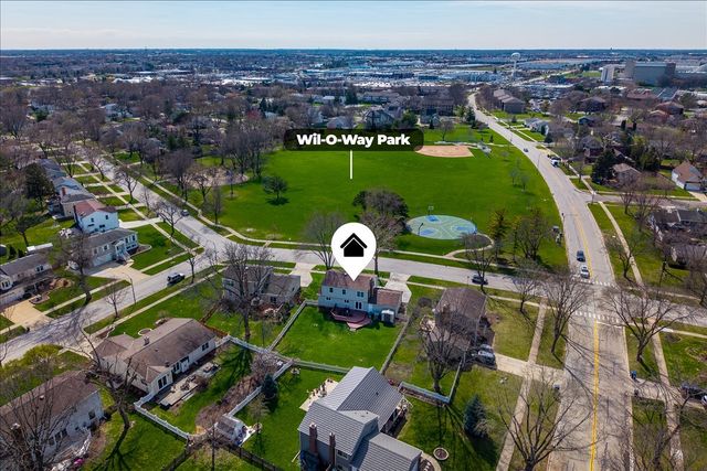 208 S Birchwood Drive, Naperville, IL 60540