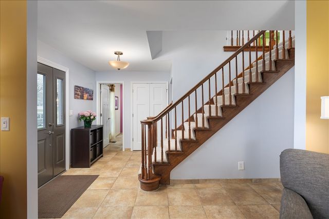 208 S Birchwood Drive, Naperville, IL 60540