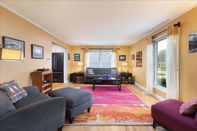 208 S Birchwood Drive, Naperville, IL 60540