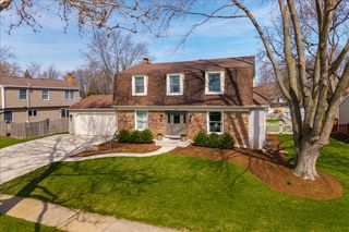 208 S Birchwood Drive, Naperville, IL 60540