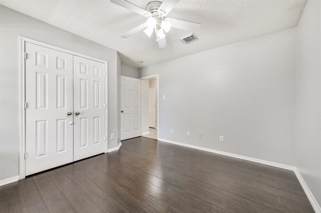 2401 Woody Road, Pearland, TX 77581
