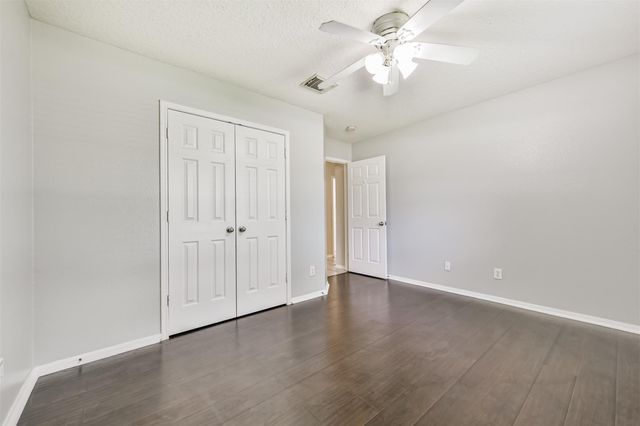 2401 Woody Road, Pearland, TX 77581