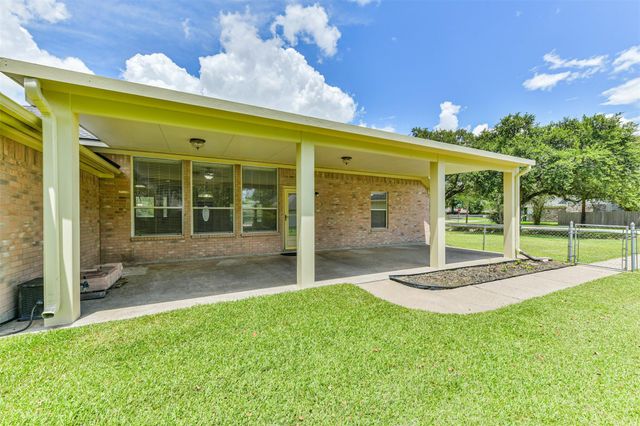 2401 Woody Road, Pearland, TX 77581