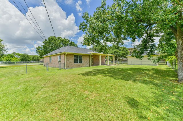 2401 Woody Road, Pearland, TX 77581
