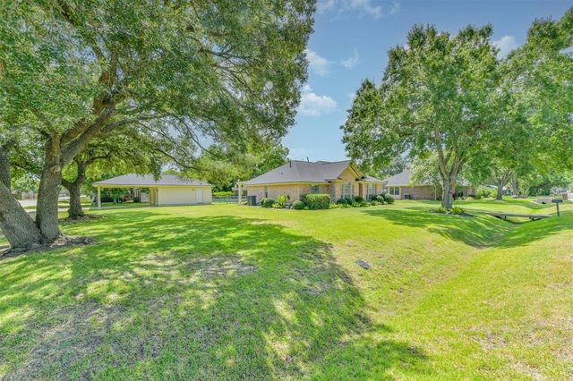2401 Woody Road, Pearland, TX 77581
