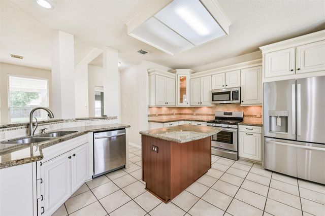 2401 Woody Road, Pearland, TX 77581