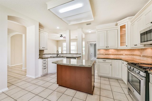 2401 Woody Road, Pearland, TX 77581