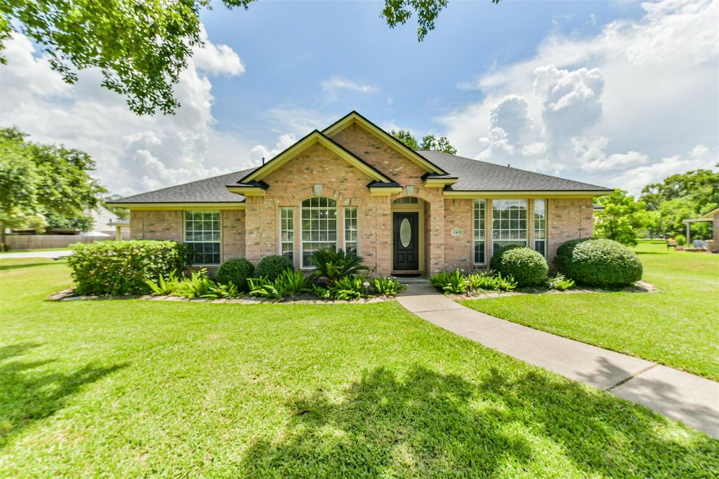 2401 Woody Road, Pearland, TX 77581
