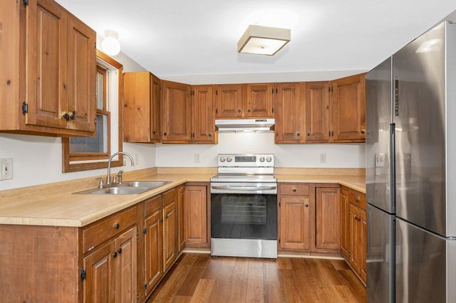 54 South Road, Fremont, NH 03044