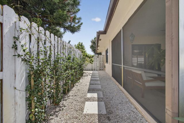 2583 W Carandis Road, West Palm Beach, FL 33406