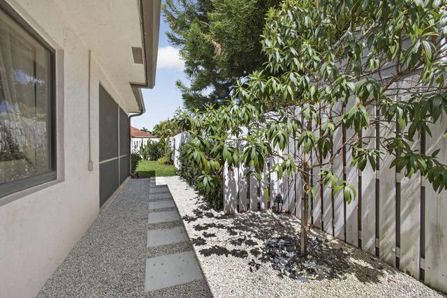 2583 W Carandis Road, West Palm Beach, FL 33406