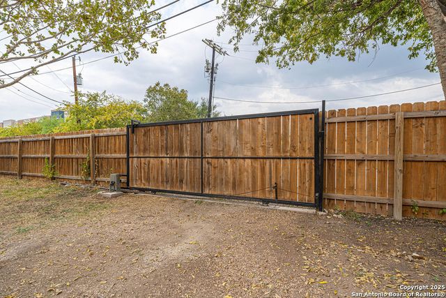 162 NEW HAVEN DR, San Antonio, TX 78209