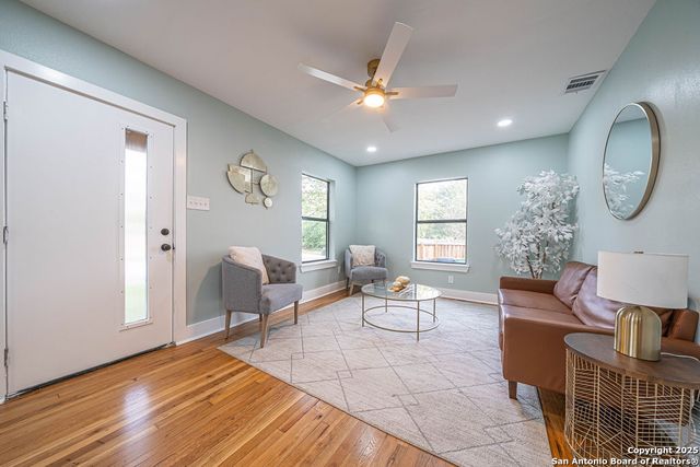 162 NEW HAVEN DR, San Antonio, TX 78209