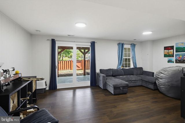 14 COUNTY CT, Gaithersburg, MD 20878