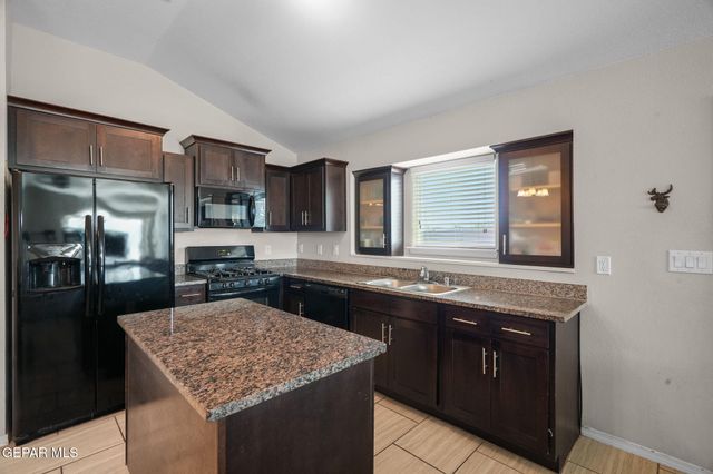 11729 Flor Celosia, Socorro, TX 79927