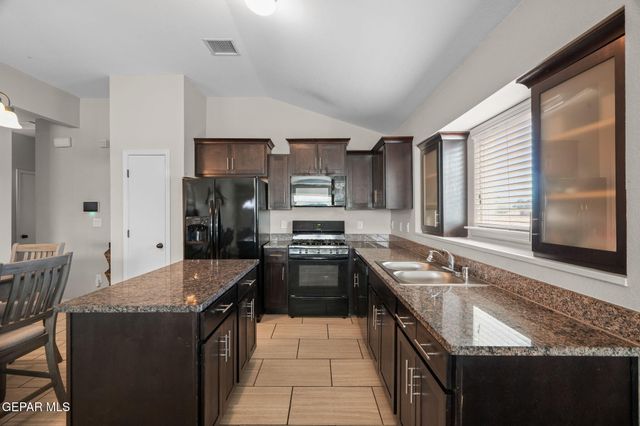 11729 Flor Celosia, Socorro, TX 79927