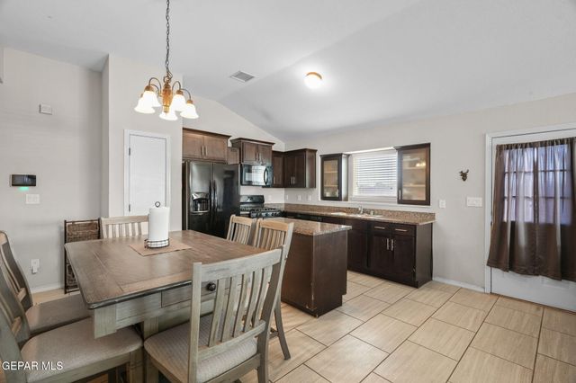 11729 Flor Celosia, Socorro, TX 79927
