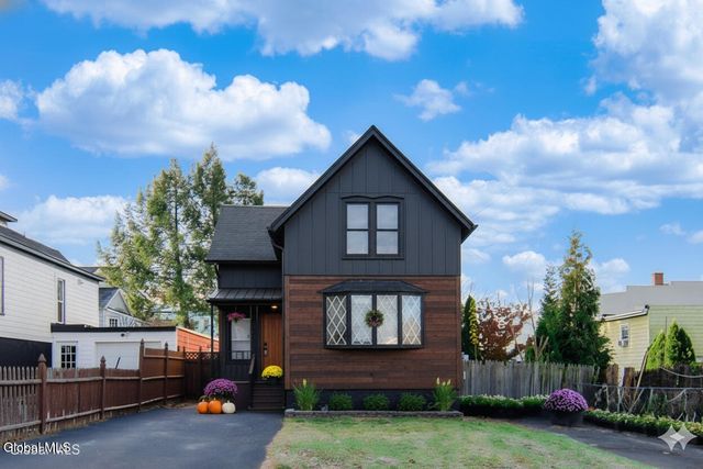 12 Chestnut Street, Rensselaer, NY 12144