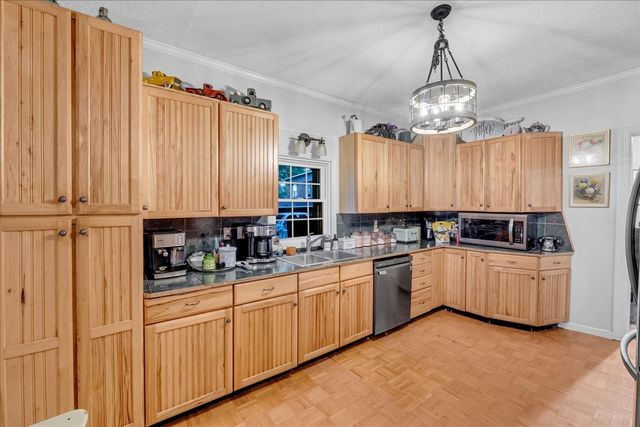 412 E Harp St, Manchester, TN 37355