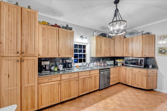 412 E Harp St, Manchester, TN 37355