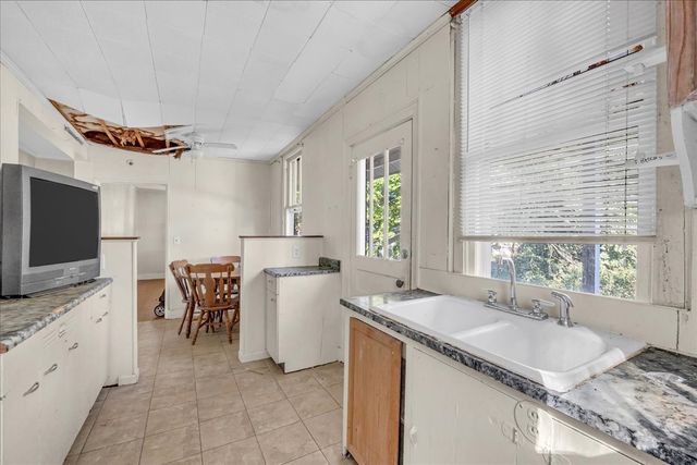 412 E Harp St, Manchester, TN 37355