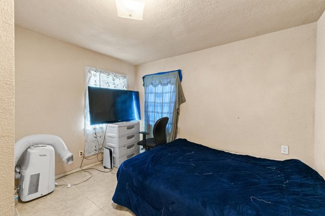 1106 N West Street, Visalia, CA 93291