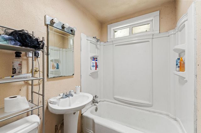 1106 N West Street, Visalia, CA 93291